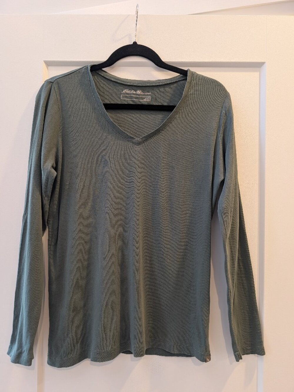 Eddie Bauer Women's Long-Sleeve V-Neck T-Shirt Sage Green Size Large
